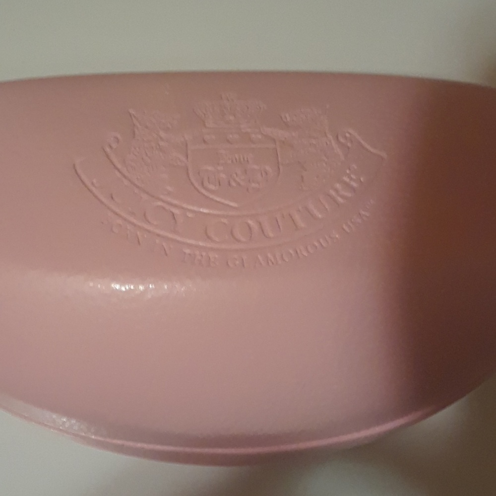 Eyeglass case, with cleaning cloth.